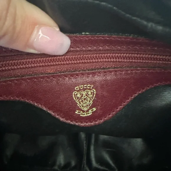 Vintage Gucci burgundy red crossbody bag - Picture 2 of 9
